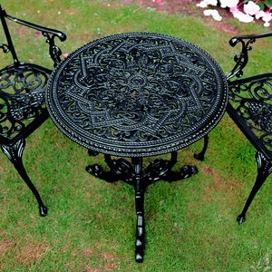 Grape Round Table - Black/