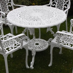 Victorian Round Table - White/