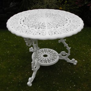 Victorian Round Table - White/