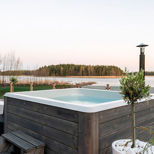 Rexener Aurora Hot Tub/