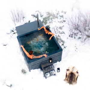 Rexener Polar Gabro Black Hot Tub/